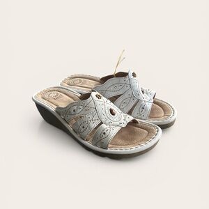 Earth Spirit Leather embellished wedge sandals white with beads size 9 M gel